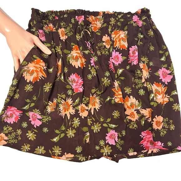 Nordstrom DR2 Floral Leisure Shorts 100% Rayon Lightweight NWOT Ruffled Waist - Picture 2 of 13